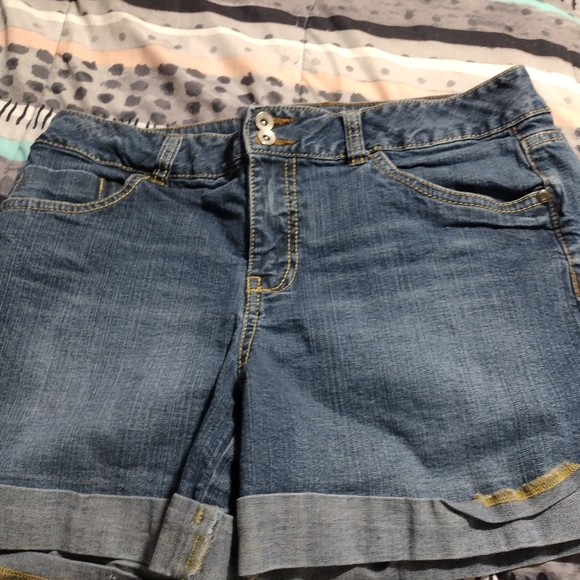 Faded glory shorts - Picture 2 of 3